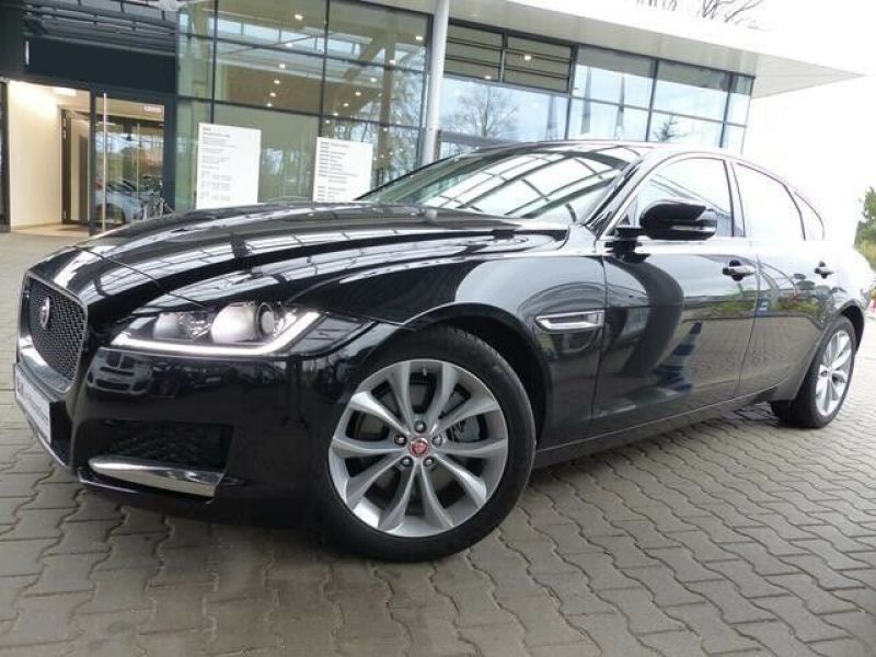 Jaguar XF 20d Prestige Diesel occasion, de couleur Noir Metallisée, en vente chez le Mandataire