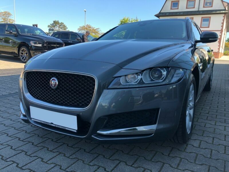 Jaguar XF 20d Sportbrake 180 ch Diesel occasion, de couleur Gris Métallisé, en vente chez le